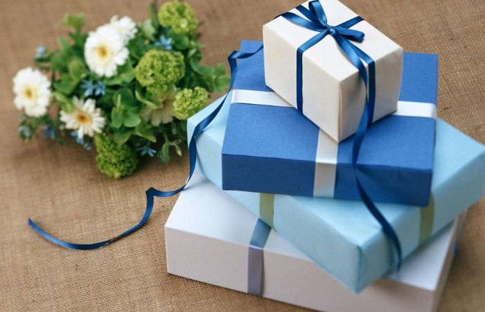 Corporate Gifting 101: Everything You Need To Know