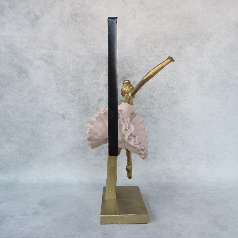 Ballet Dancer in a Square SP22 by satgurus