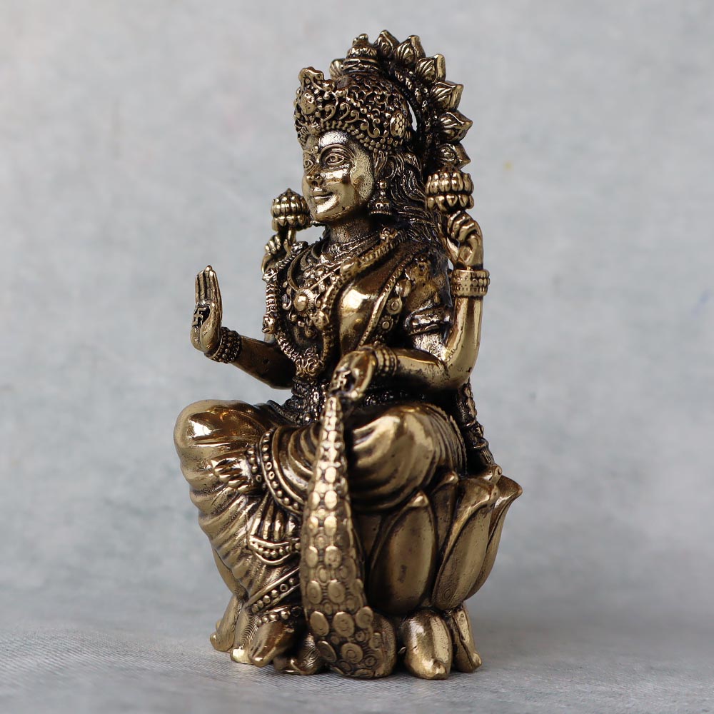 Ashtadhatu Lakshmi Sitting On Lotus by Satgurus