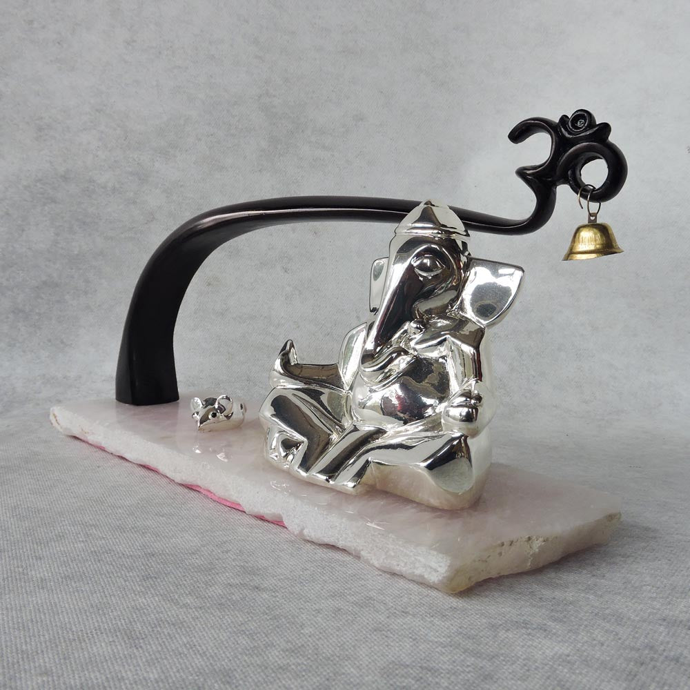 Om Dhyaan Ganesha by Satgurus