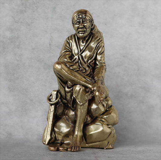 Sai Baba Sitting by Satgurus