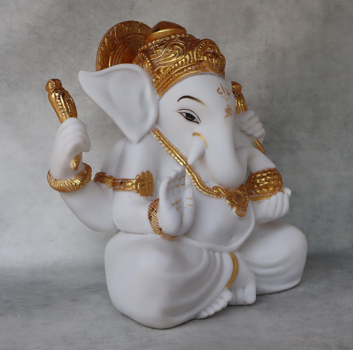 Mukut Ganesha Idol by Satgurus