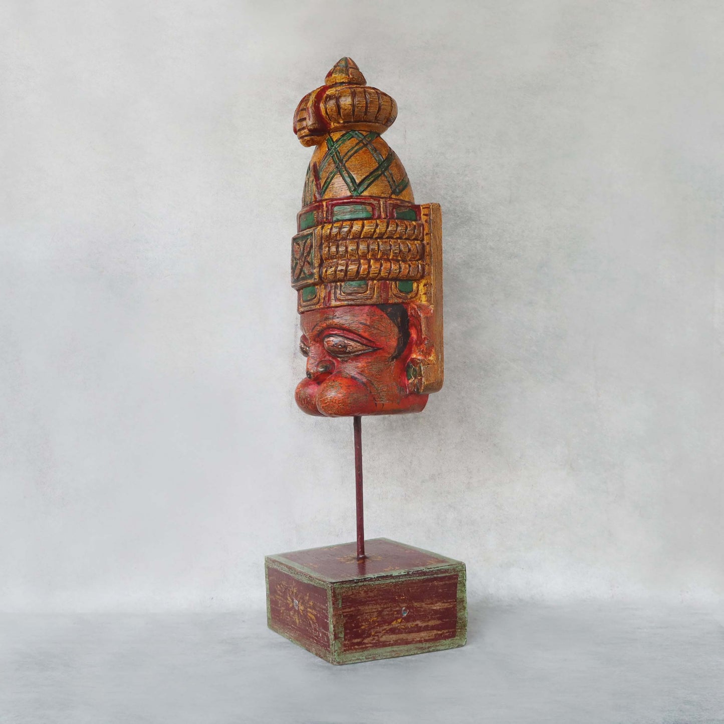 Hanumanji Head On Stand by Satgurus