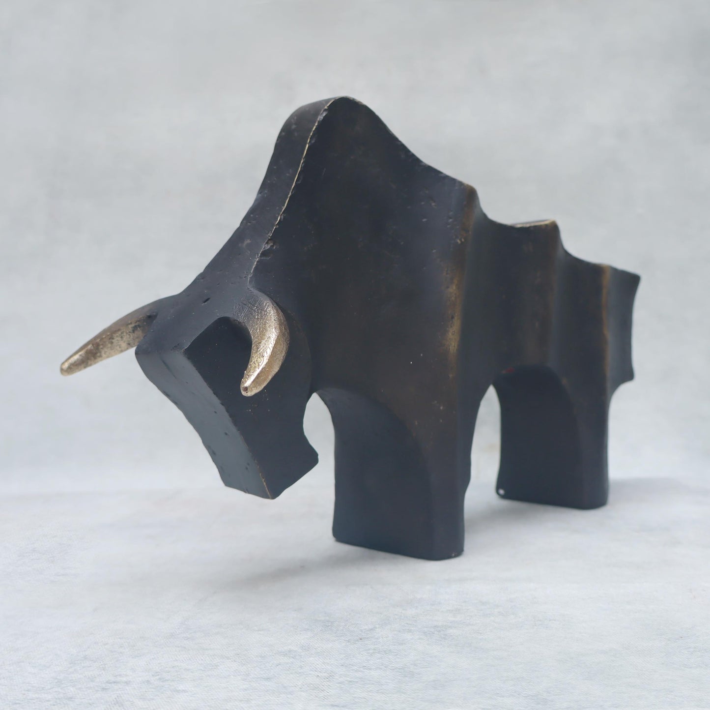 Regal Bull Sculpture by Satgurus