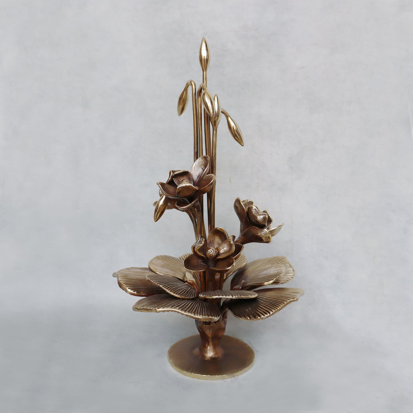 Flower With Buds Table Décor by Satgurus