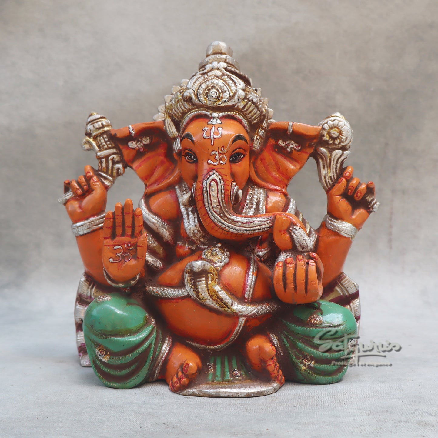 Mukut Ganesha / Red by Satgurus