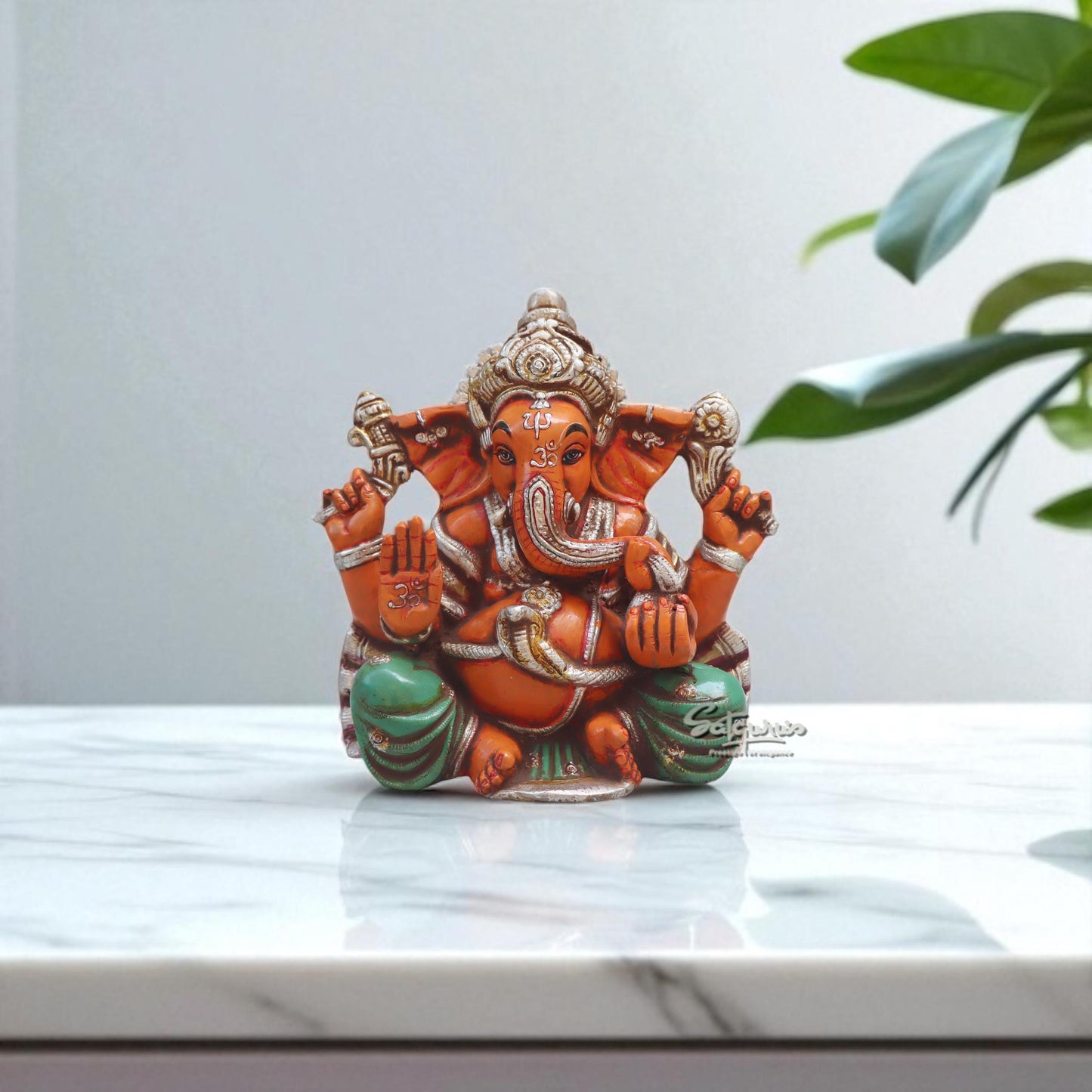 Mukut Ganesha / Red by Satgurus