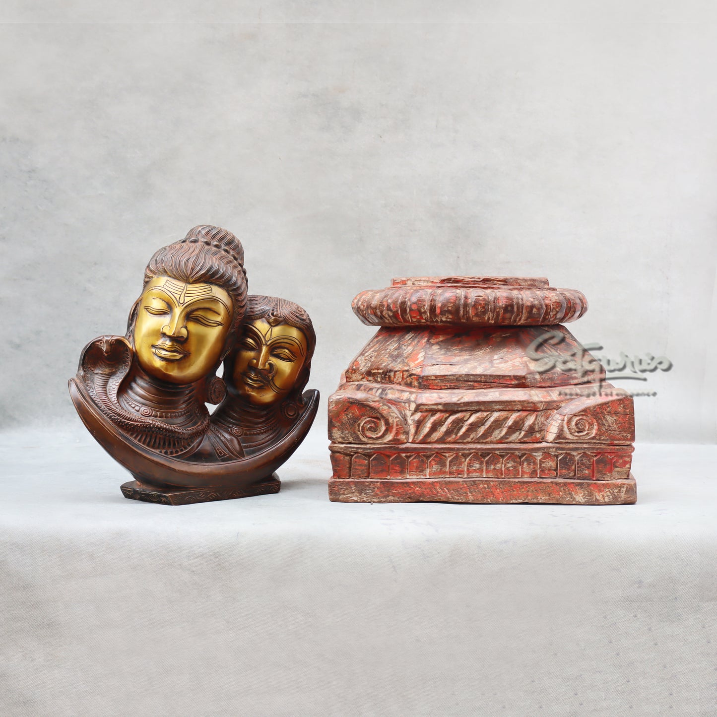 Shiv Parvati Bust On Stand by Satgurus