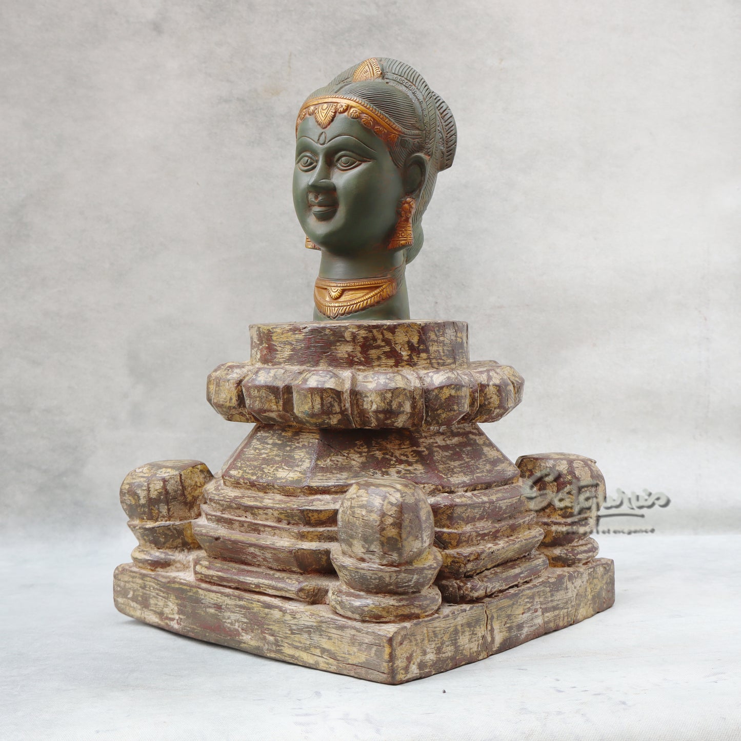 Gori Head On Stand by Satgurus