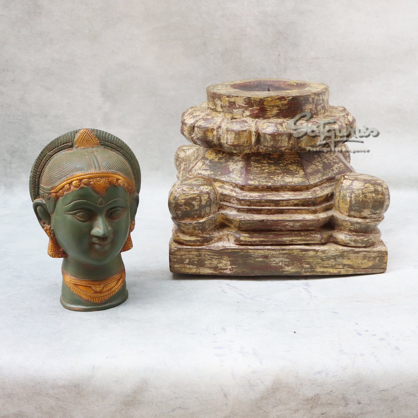 Gori Head On Stand by Satgurus