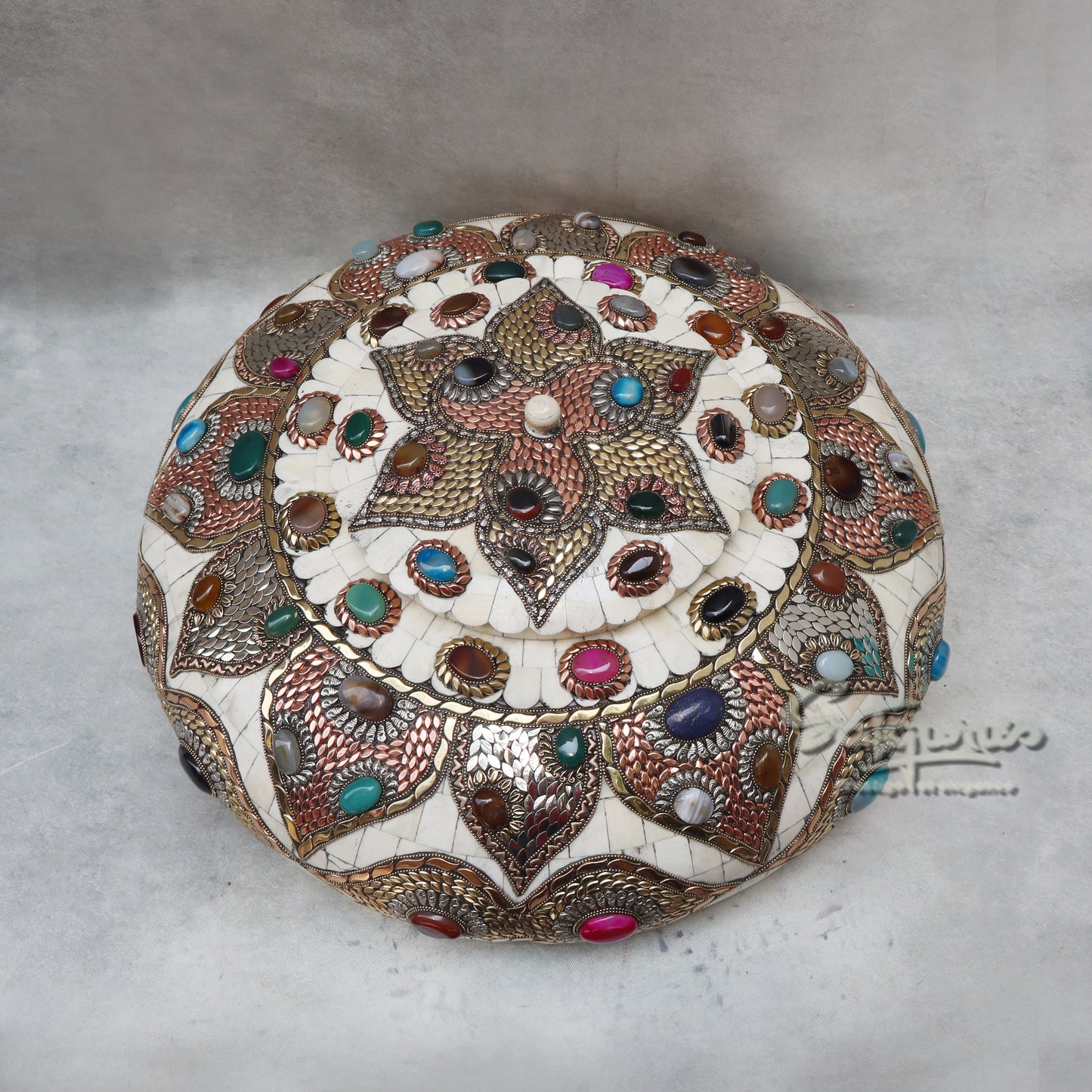 Tachariya Box Stone Work / Cream by Satgurus