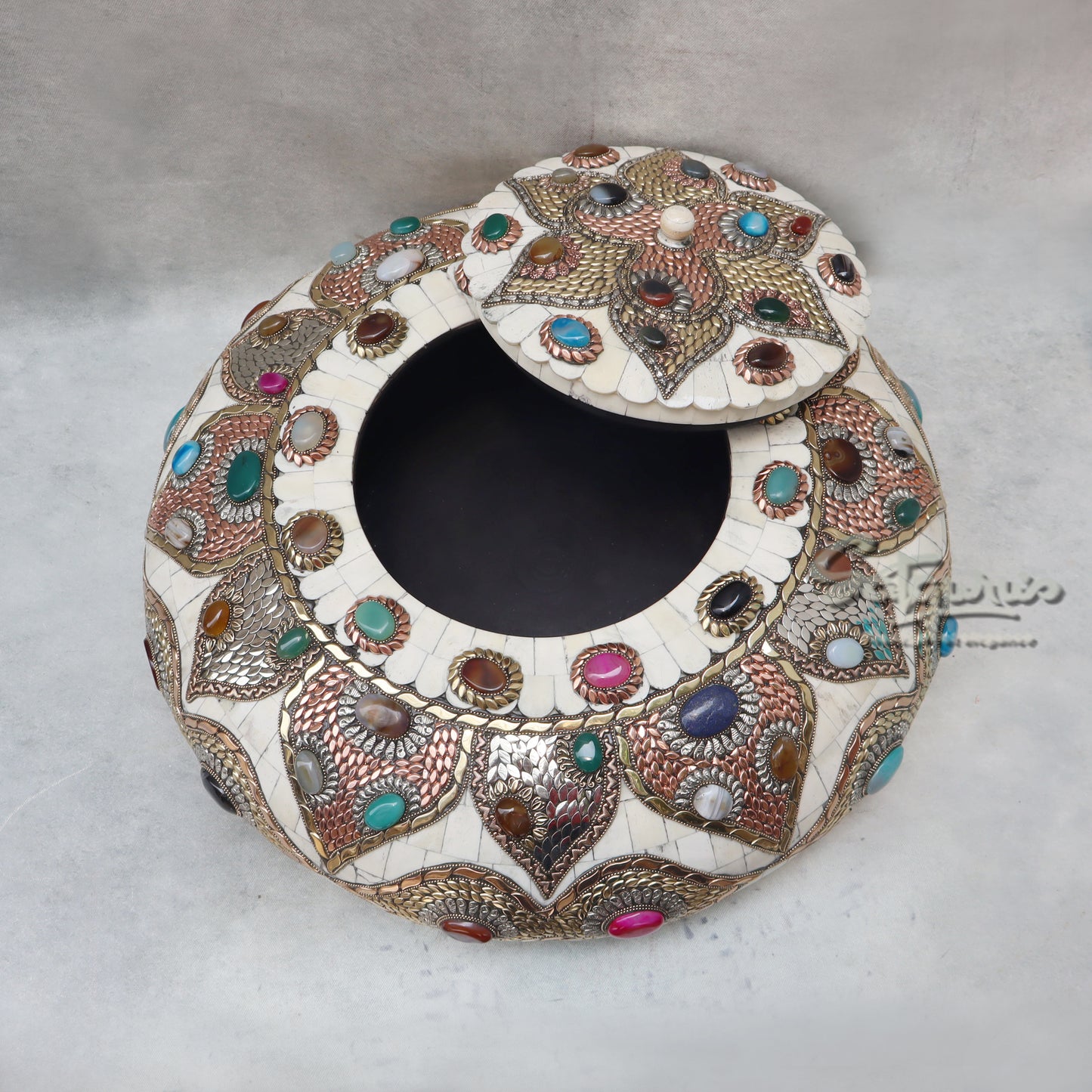 Tachariya Box Stone Work / Cream by Satgurus