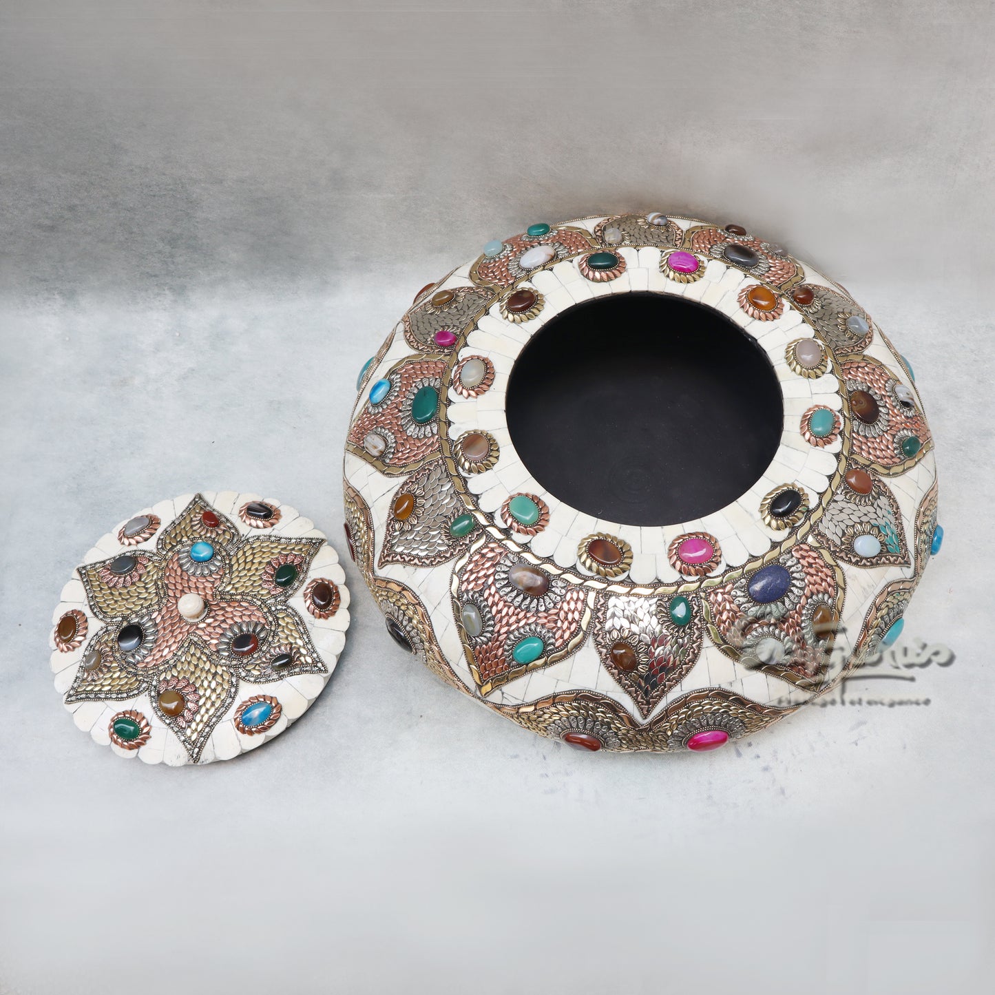 Tachariya Box Stone Work / Cream by Satgurus