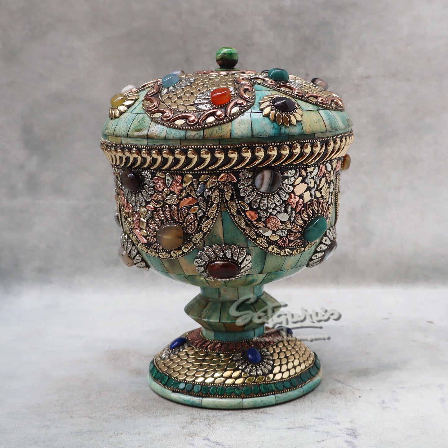 Box With Lid / Green by Satgurus