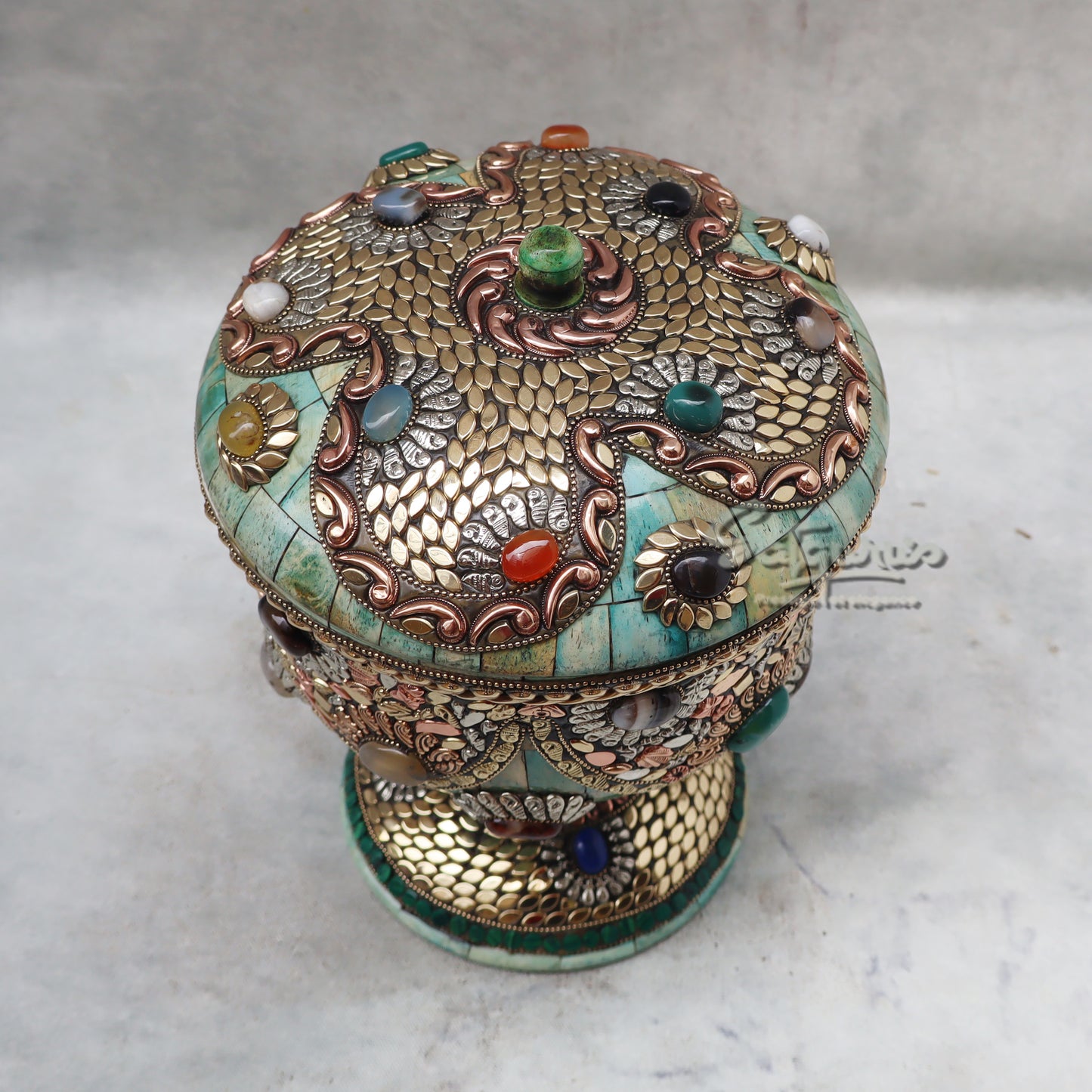 Box With Lid / Green by Satgurus