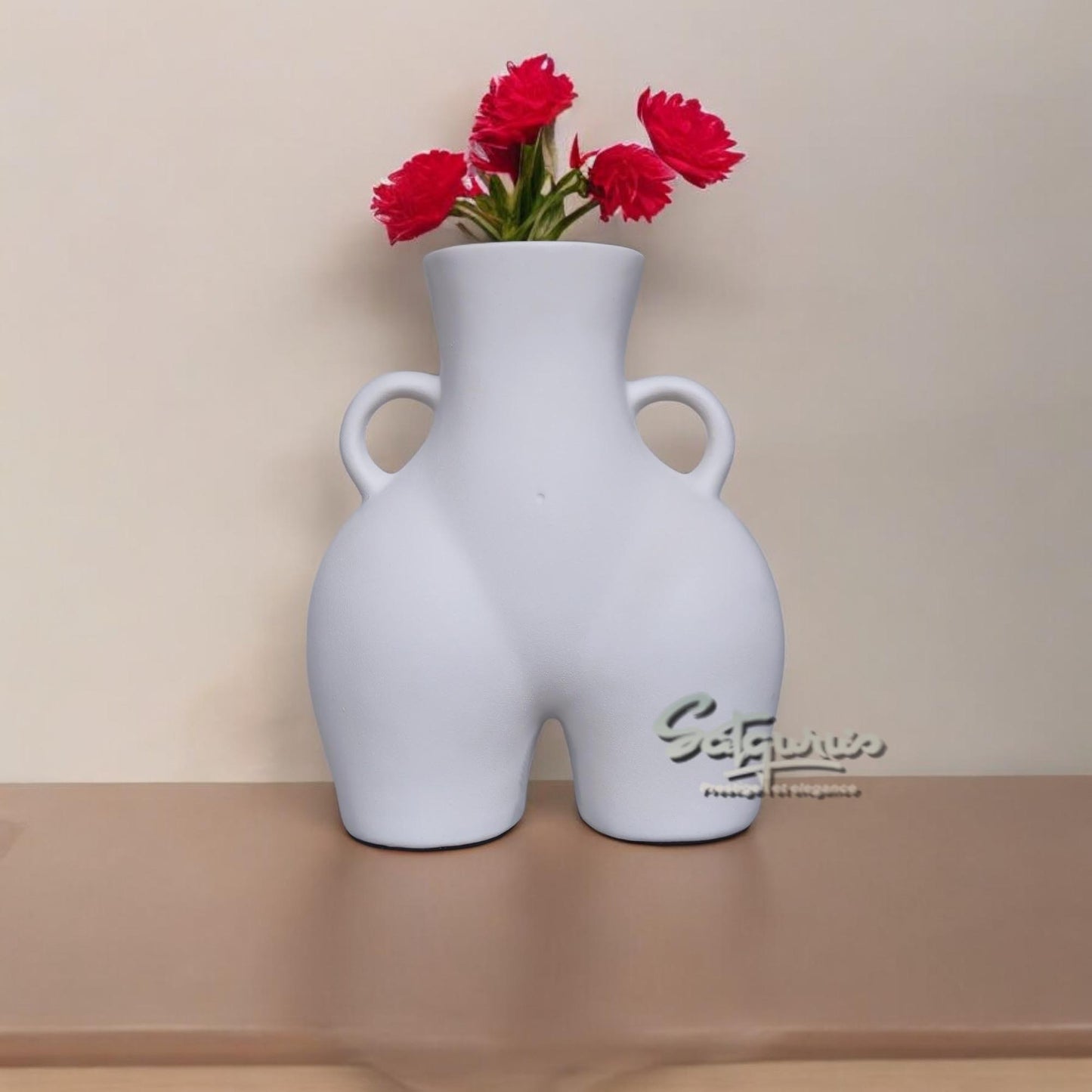 Lady Shape Vase by Satgurus