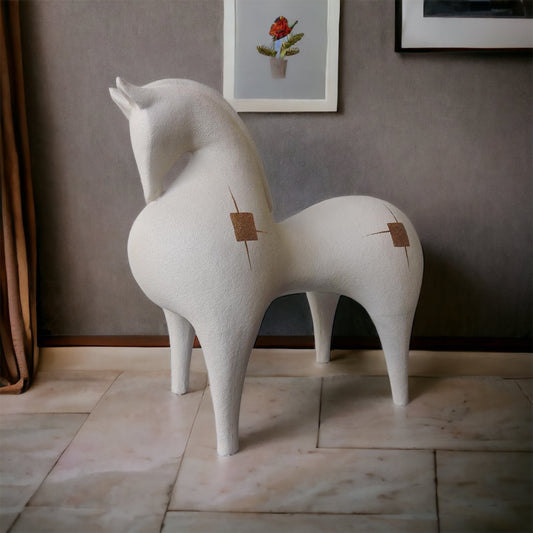 Fat Horse / White by Satgurus