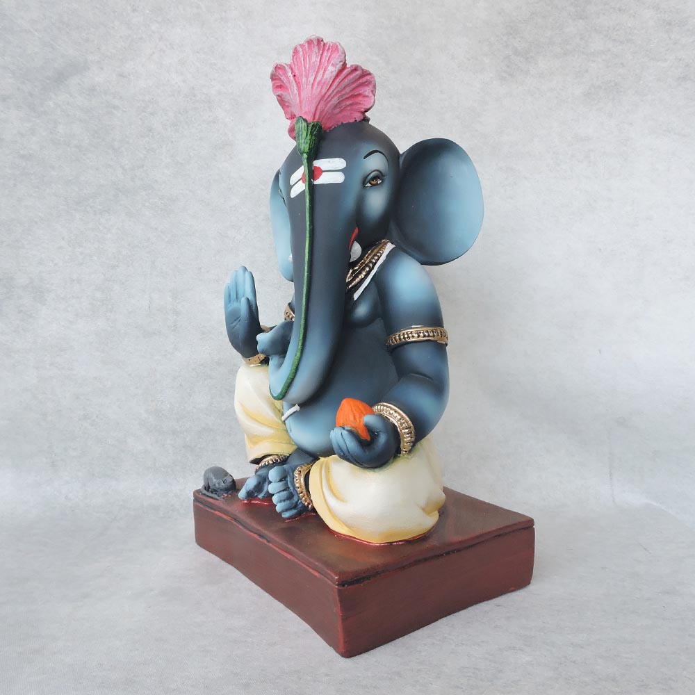 Jaswanti Tilak Ganesha by Satgurus