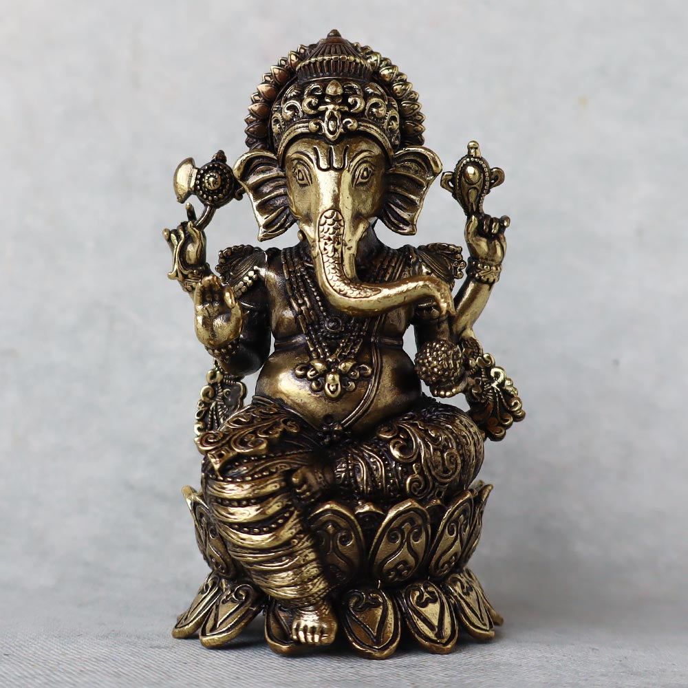 Blessing Ganesha by Satgurus