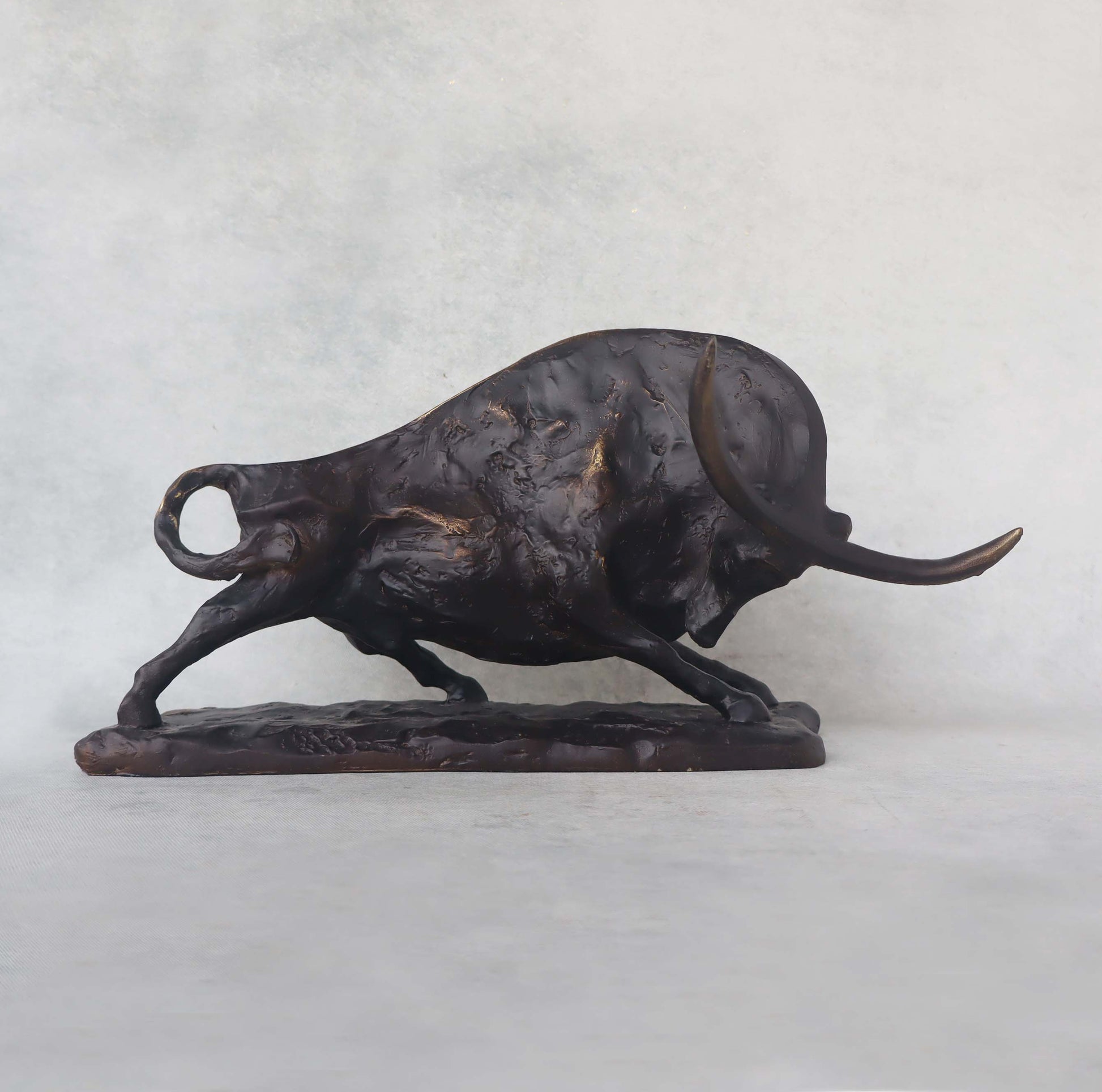 Bull Sculpture by Satgurus