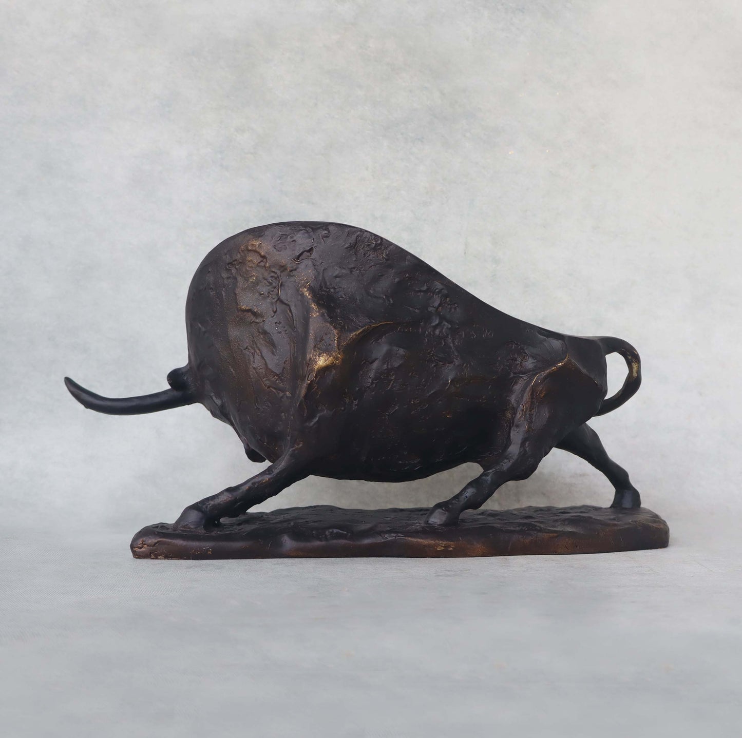 Bull Sculpture by Satgurus