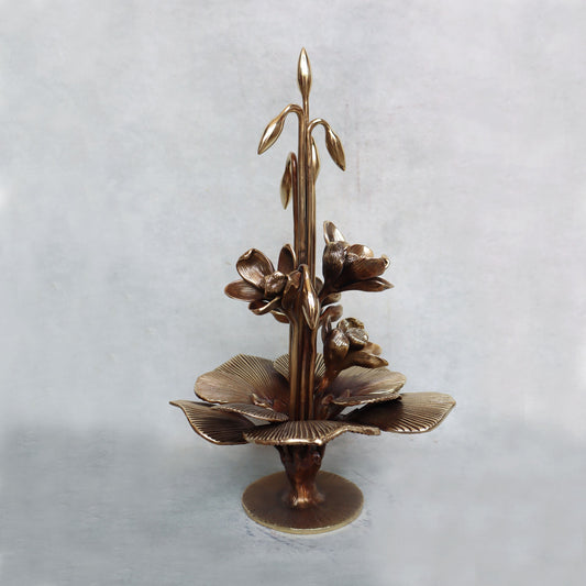 FlowerWith Buds Table Décor by Satgurus