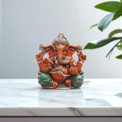 Mukut Ganesha / Red by Satgurus