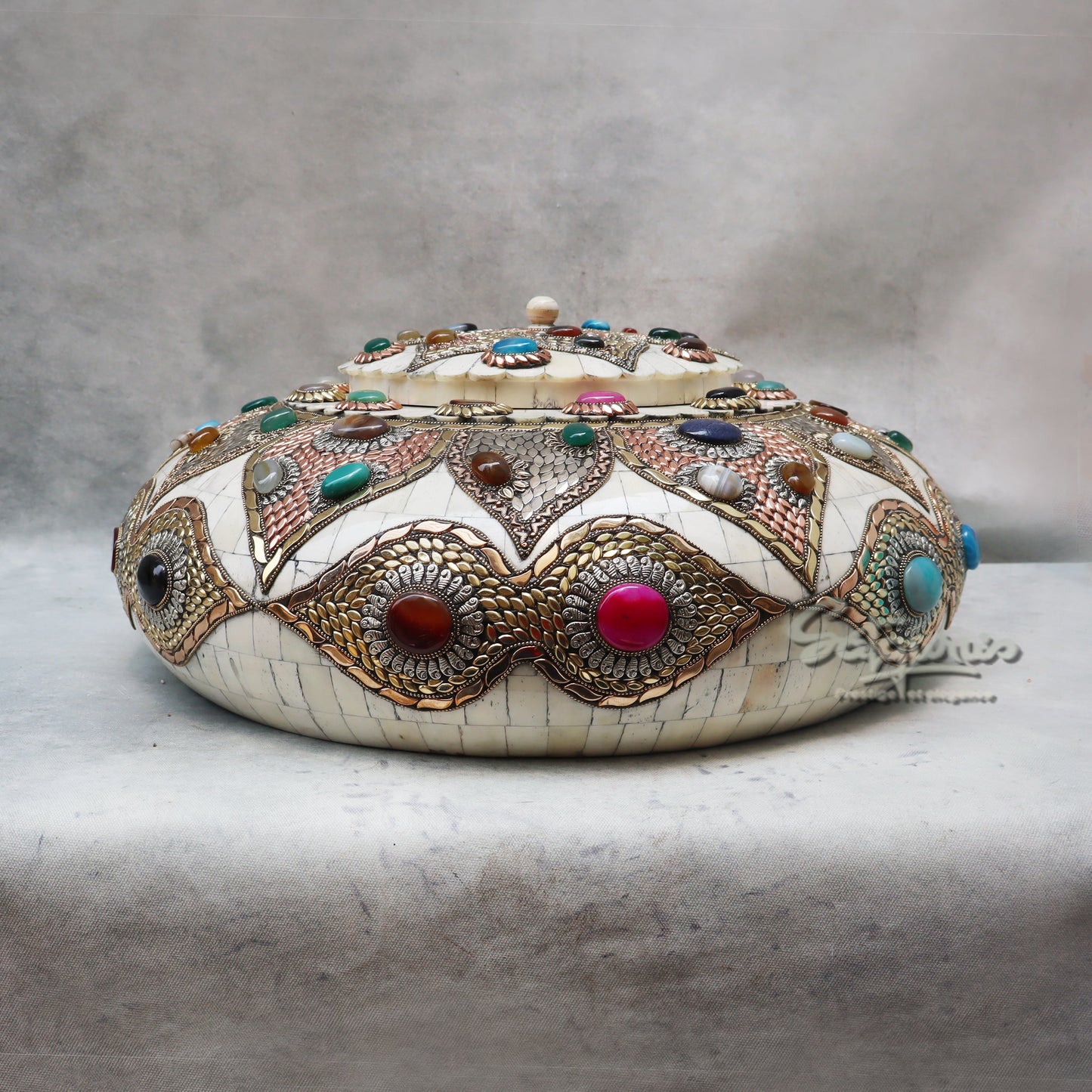 Tachariya Box Stone Work / Cream by Satgurus