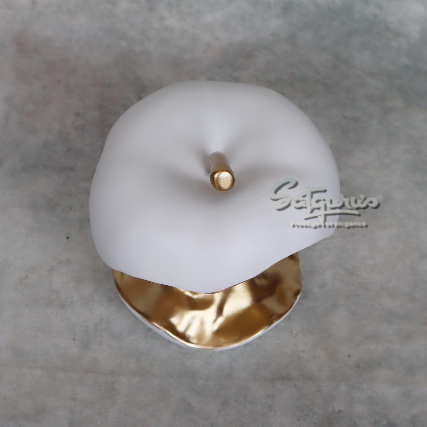 Half Apple / Small by Satgurus