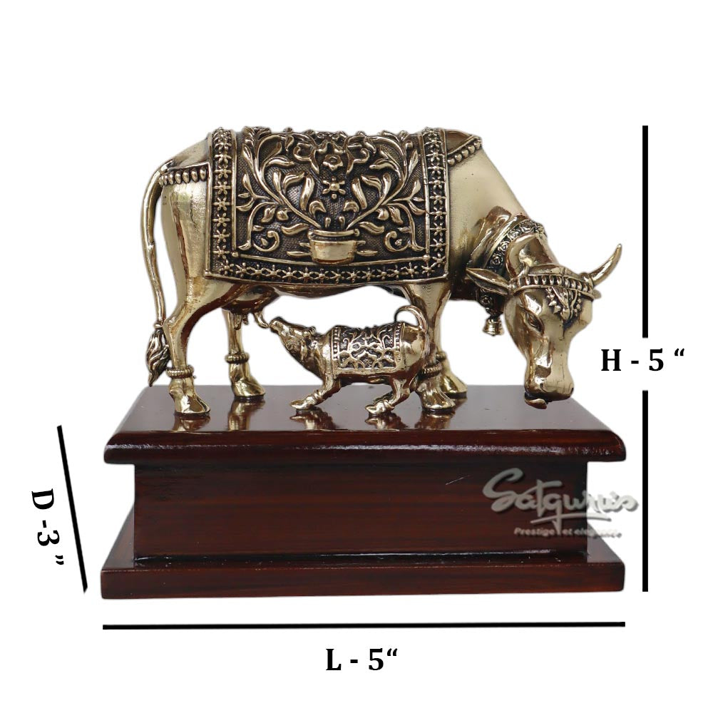 Cow & Calf On Base / Right by Satgurus