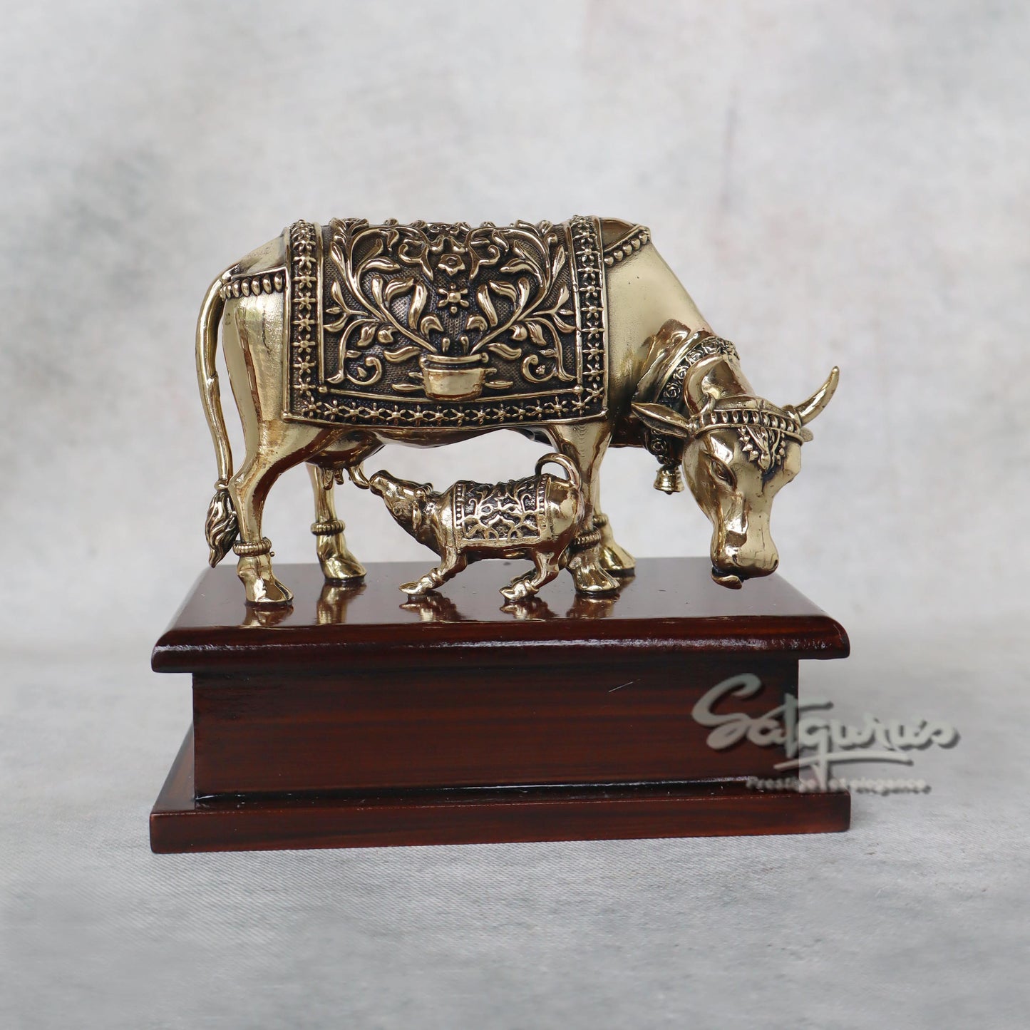 Cow & Calf On Base / Right by Satgurus