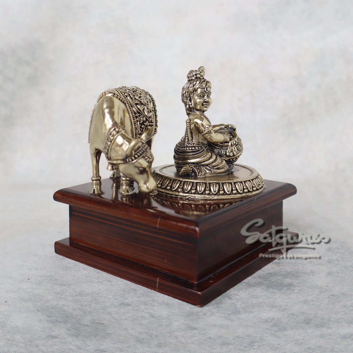 Makhanchor With Cow Calf On Base by Satgurus