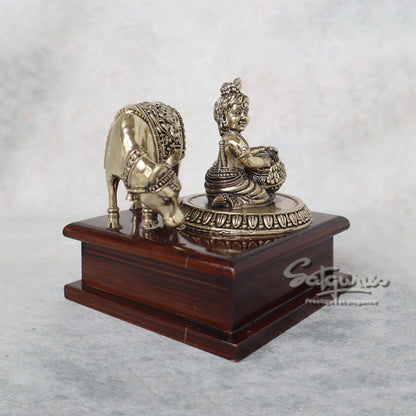 Makhanchor With Cow Calf On Base by Satgurus