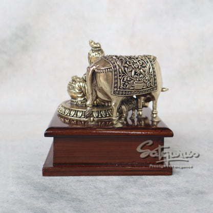 Makhanchor With Cow Calf On Base by Satgurus