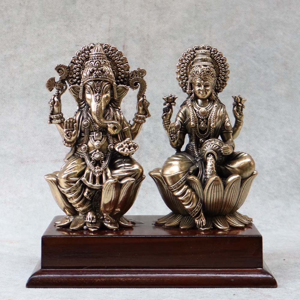 Laxmi Ganesh On Base By Satgurus