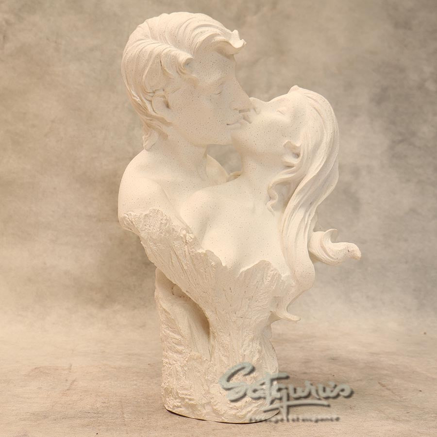Kissing Couple By Satguru's