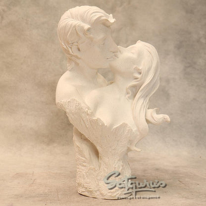 Kissing Couple By Satguru's