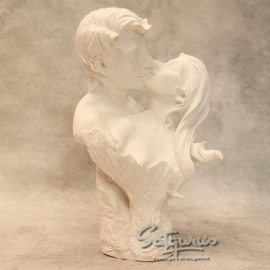 Kissing Couple By Satguru's
